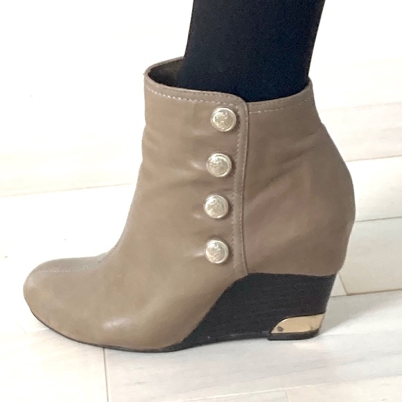 Beige Wedge Ankle Boots - Leather - Size 35.5 - Picture 1 of 12